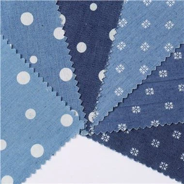 Tela ligera de mezclilla estampada.